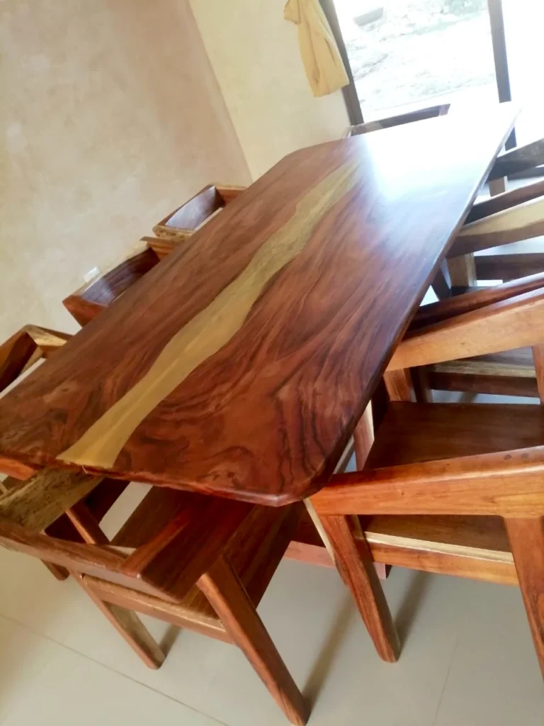 Mesa rústica de madera para 8 personas